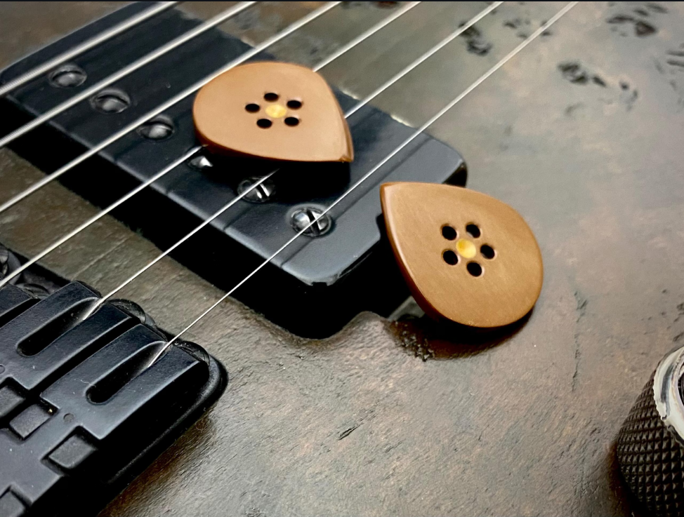 Introducing the „Golden Button“ Series Plectrums – Handcrafted from Genuine Vespel
