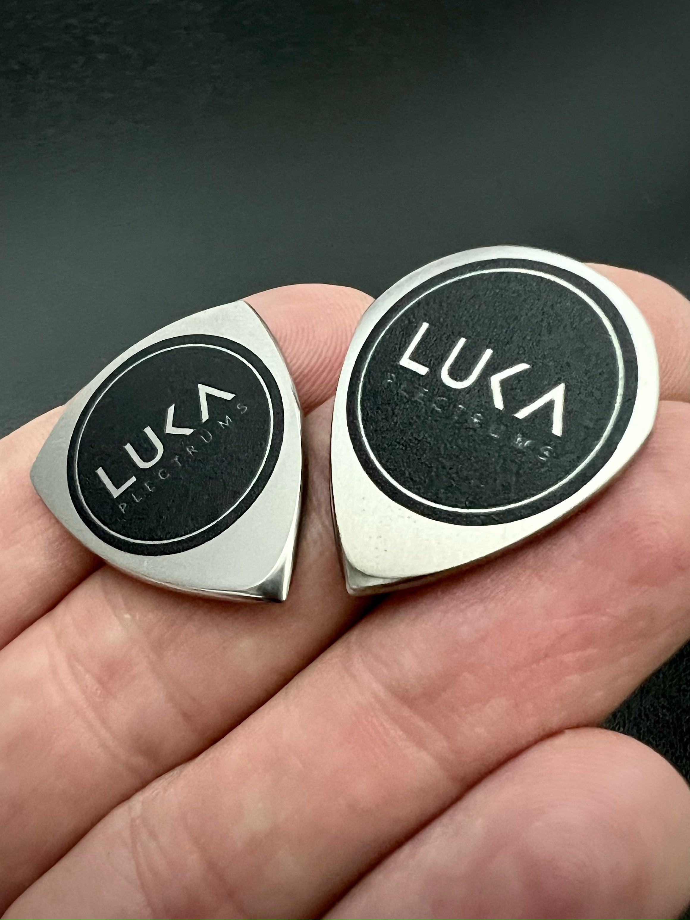 Handgemachtes Plektrum aus Titan: Jazz- oder Flow-Form, langlebiges Metall-Plektrum