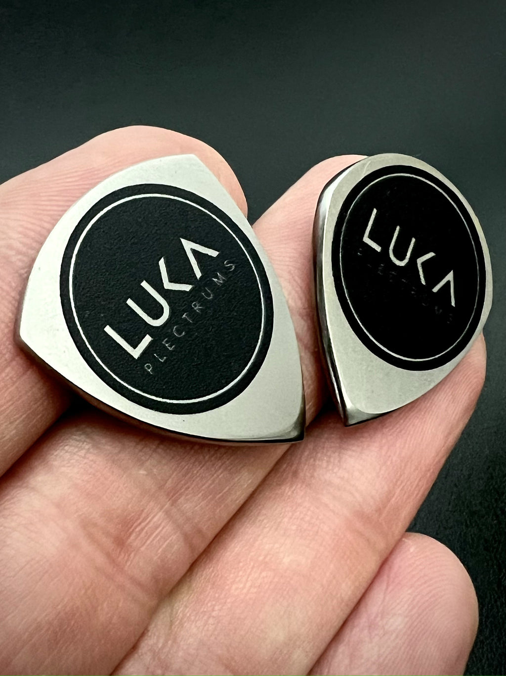 Handgemachtes Plektrum aus Titan: Jazz- oder Flow-Form, langlebiges Metall-Plektrum