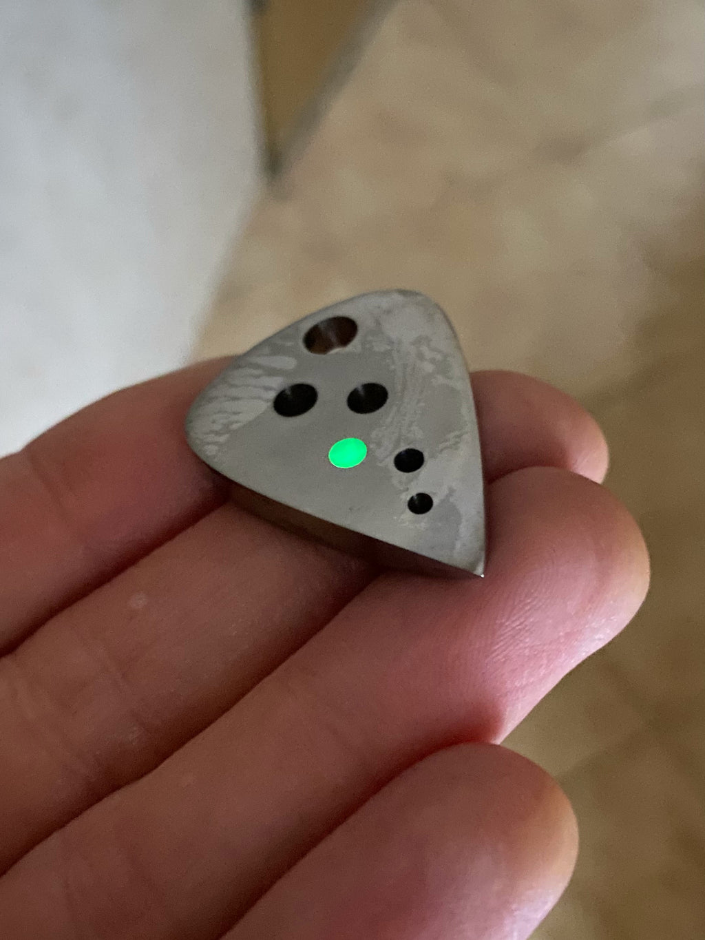 Handgefertigtes Titan-Gitarrenplektrum in Tropfenform – Unzerbrechliches Plektrum mit hellem Klang