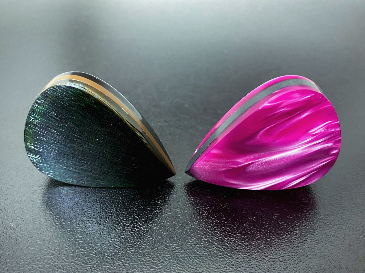 Ergonomic Guitar Pick – 3-Layer Teardrop, Vespel, PEEK-CF, Custom Acrylics