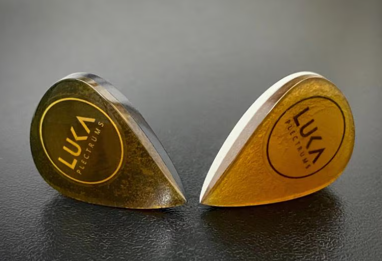 Handmade Teardrop Guitar Pick – Ultem PEEK Hybrid Plectrum