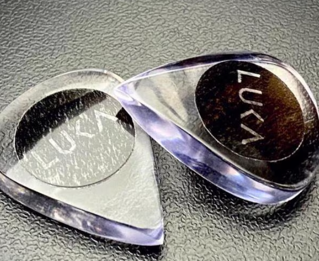 Handcrafted Teardrop Polycarbonate Guitar Plectrum – Rhythm Playing Tool