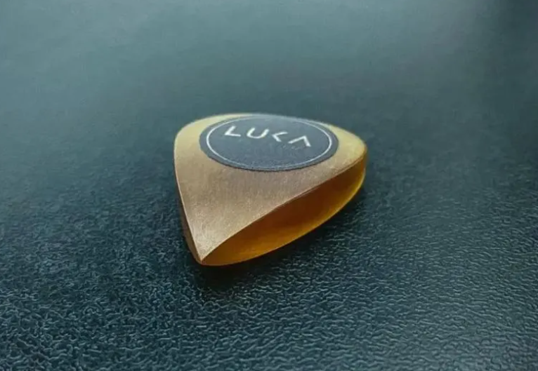 Amber Ultem Teardrop Guitar Pick – Thick, Precision, Grip