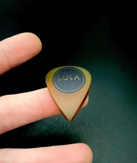 Amber Ultem Teardrop Guitar Pick – Thick, Precision, Grip