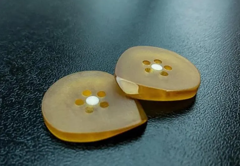 Modern Amber Ultem Guitar Pick – Jazz Shape, Glowing Material