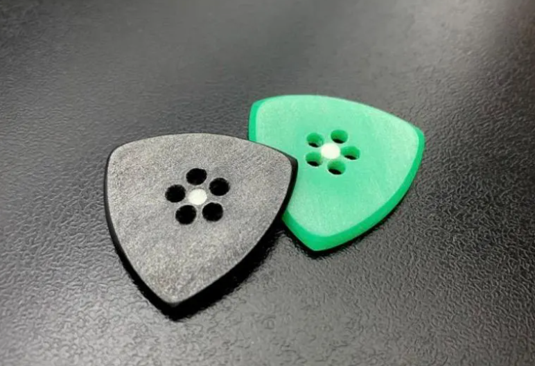 Triangle Guitar Pick (2mm/3mm) – Ultra-Durable UHMWPE – Black & Green