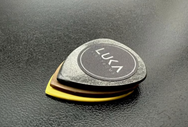 Flow Guitar Pick – Durable UHMWPE, Black/Green Colors