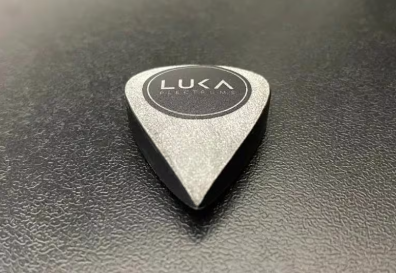 Black UHMWPE Teardrop Guitar Pick – Durable Guitarist Tool