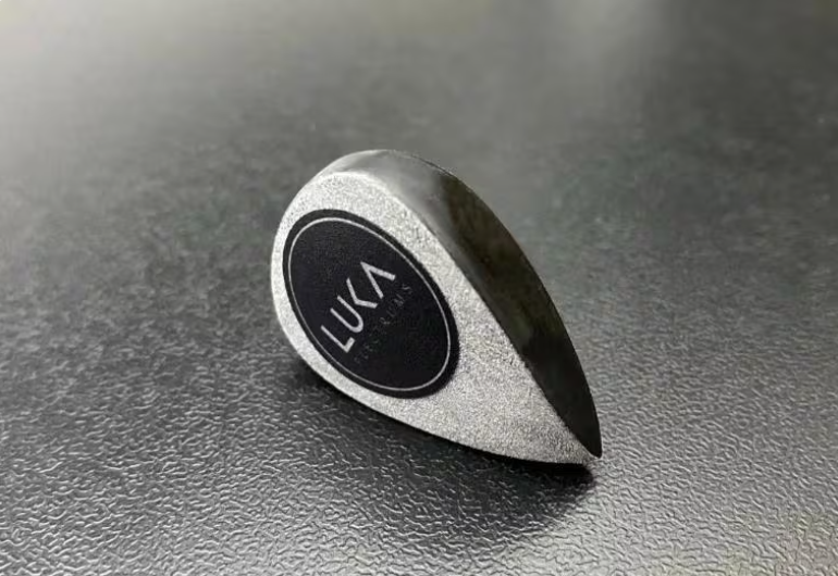 Black UHMWPE Teardrop Guitar Pick – Durable Guitarist Tool