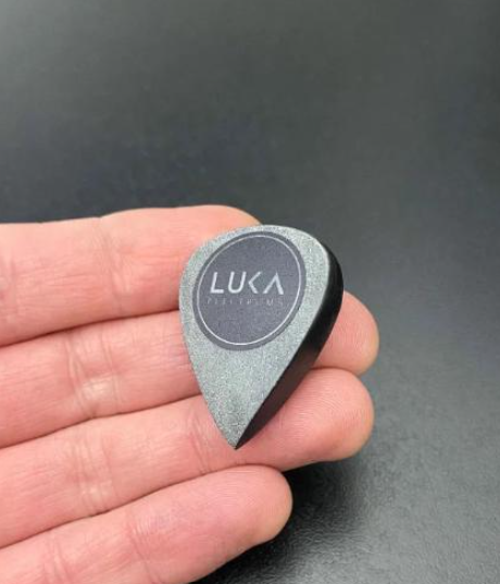 Black UHMWPE Teardrop Guitar Pick – Durable Guitarist Tool