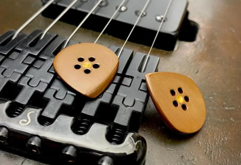 Vespel Guitar Pick – Jazz, Flow, Triangle Shapes – 1mm 1.5mm 2mm – Golden Button Grip & Speed Bevel Options