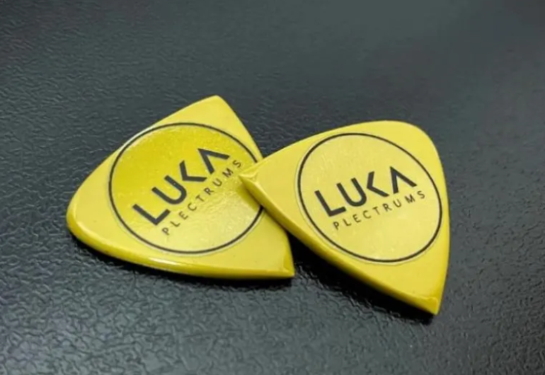Handcrafted Torlon Hybrid Guitar Pick – Durable Plectrum