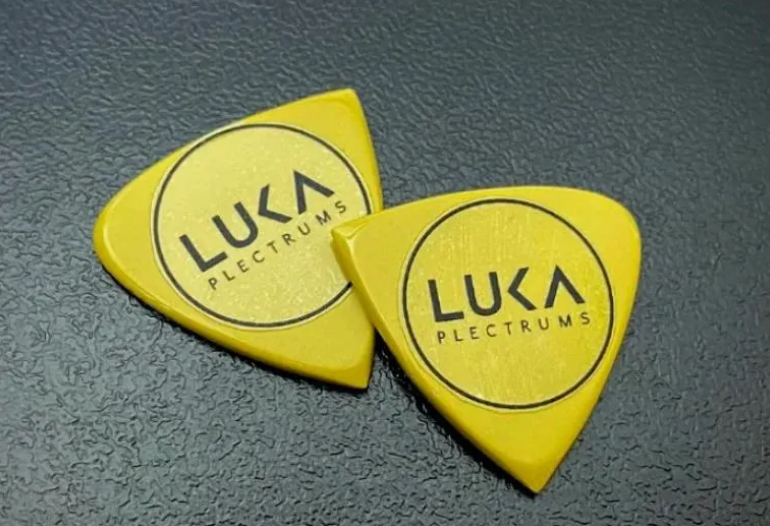 Handcrafted Torlon Hybrid Guitar Pick – Durable Plectrum