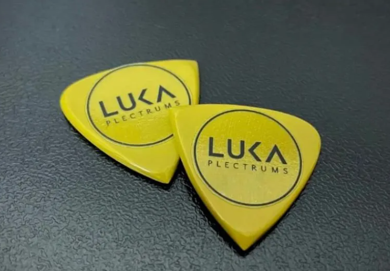 Handcrafted Torlon Hybrid Guitar Pick – Durable Plectrum