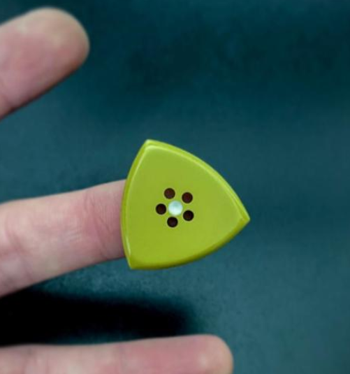 Torlon Triangle Guitar Pick – Durable, Glow-in-the-Dark Plectrum for Musicians