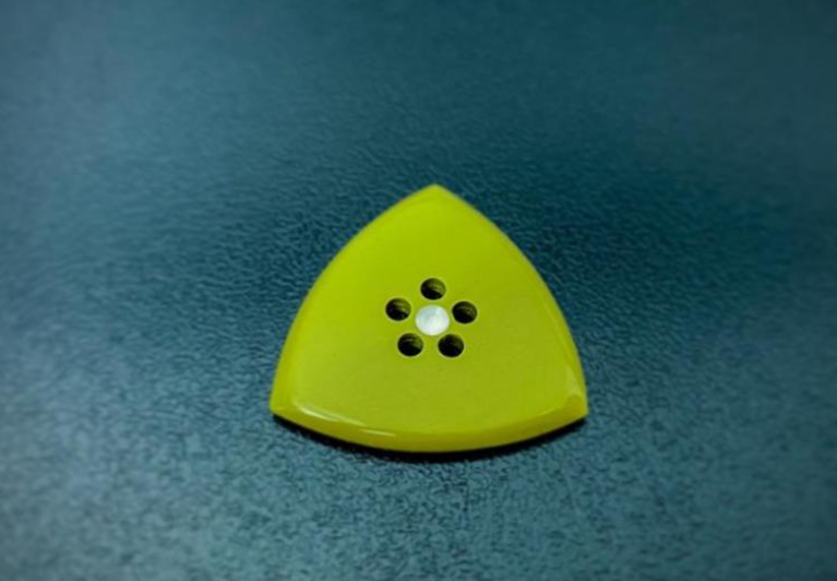 Torlon Triangle Guitar Pick – Durable, Glow-in-the-Dark Plectrum for Musicians