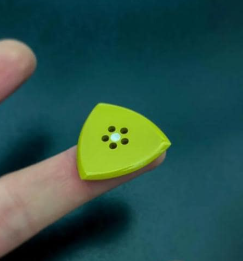 Torlon Triangle Guitar Pick – Durable, Glow-in-the-Dark Plectrum for Musicians
