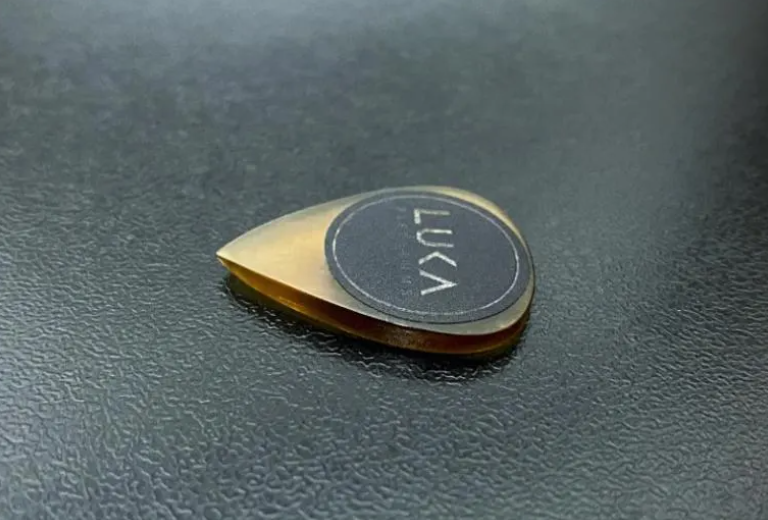 Handcrafted Teardrop Guitar Pick – PEEK ULTEM Plastic, Enhanced Grip, Precision Playing