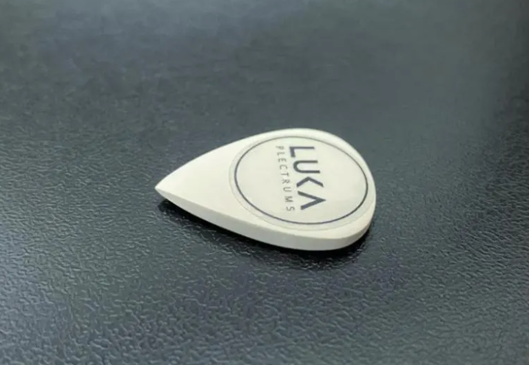 Handcrafted Teardrop Guitar Pick – PEEK ULTEM Plastic, Enhanced Grip, Precision Playing