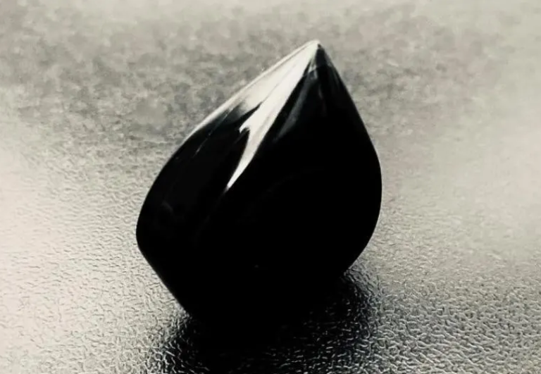 Handcrafted PEEK Jazz Guitar Pick – Modern Performance Tool for Guitarists