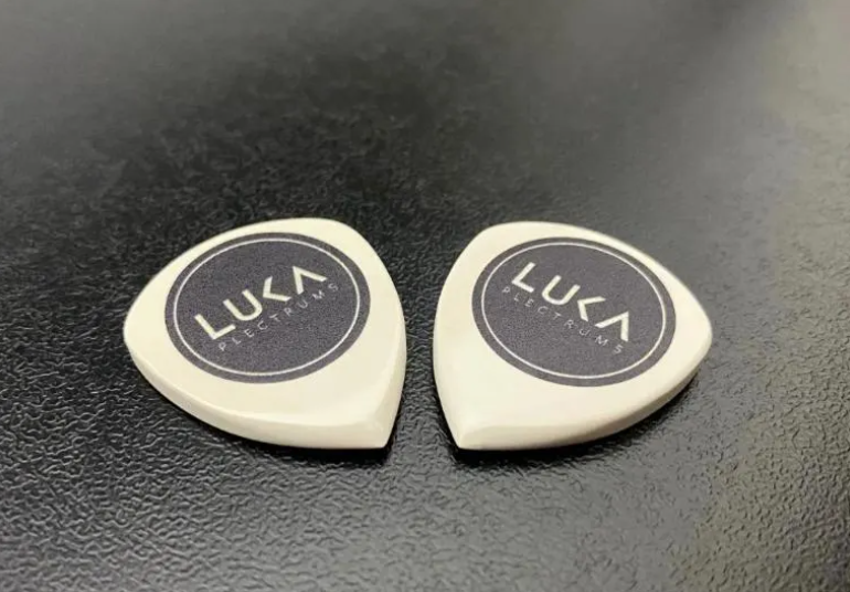 Handcrafted White PEEK Jazz Flow Guitar Pick – High Performance Grip, Precision Tool