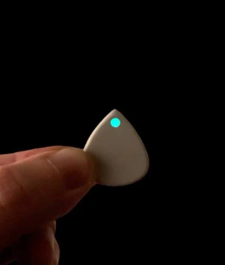 Glow-in-the-Dark PEEK Guitar Pick – White, Black, Beige, Fluorescent Material