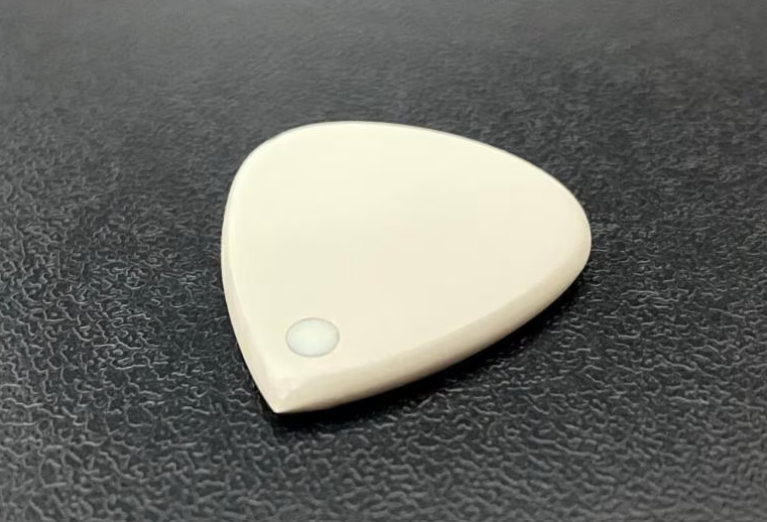 Glow-in-the-Dark PEEK Guitar Pick – White, Black, Beige, Fluorescent Material