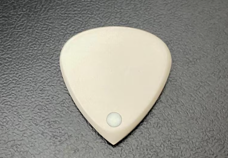 Glow-in-the-Dark PEEK Guitar Pick – White, Black, Beige, Fluorescent Material