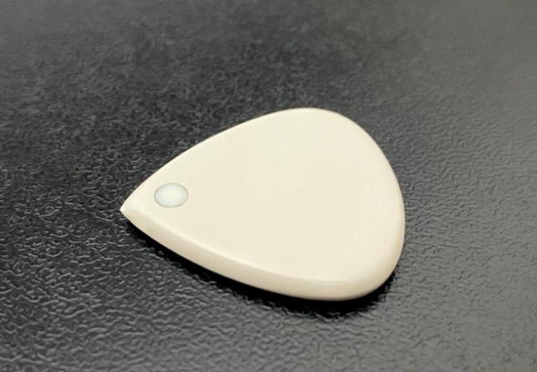 Glow-in-the-Dark PEEK Guitar Pick – White, Black, Beige, Fluorescent Material