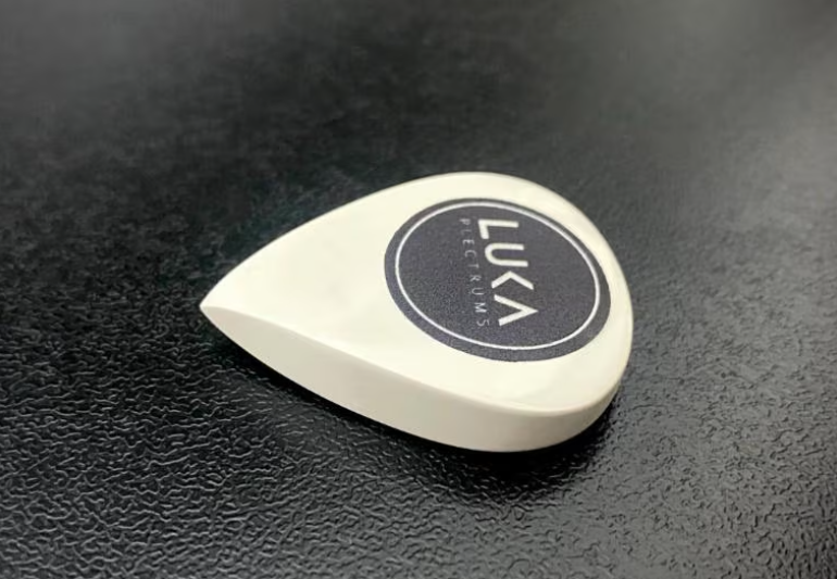 PEEK Teardrop Guitar Pick Black I White I Beige – Modern Performance Plectrum for Guitarists