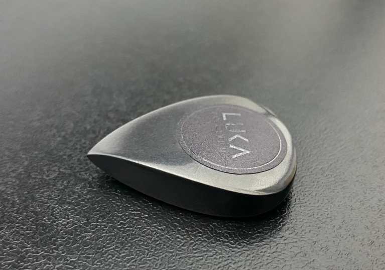 PEEK Carbon Fiber Guitar Pick – Teardrop Shape, Modern Plectrum Tool