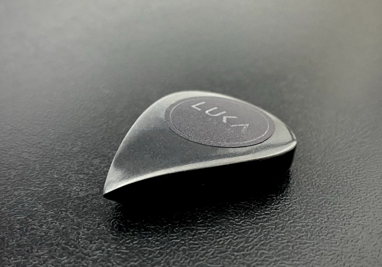 PEEK Carbon Fiber Guitar Pick – Teardrop Shape, Modern Plectrum Tool