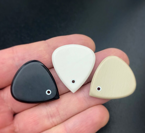 PEEK Guitar Pick – Glowing Material, Shield Shape, Precision Tool
