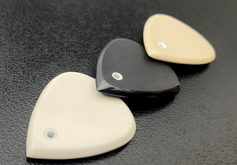 PEEK Guitar Pick – Glowing Material, Shield Shape, Precision Tool