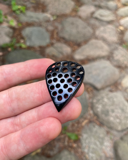 PEEK Guitar Pick – Hollow Teardrop, Modern Performance Plectrum