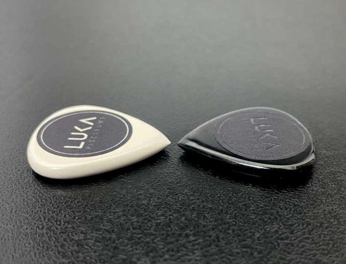 PEEK Guitar Pick – Modern Shield Shape, Durable Plastic Tool