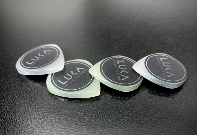 Luminous Acrylic Guitar Pick – Glow-in-the-Dark Jazz Shape Plectrum – Green Blue Grip Logo