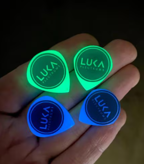 Luminous Acrylic Guitar Pick – Glow-in-the-Dark Jazz Shape Plectrum – Green Blue Grip Logo