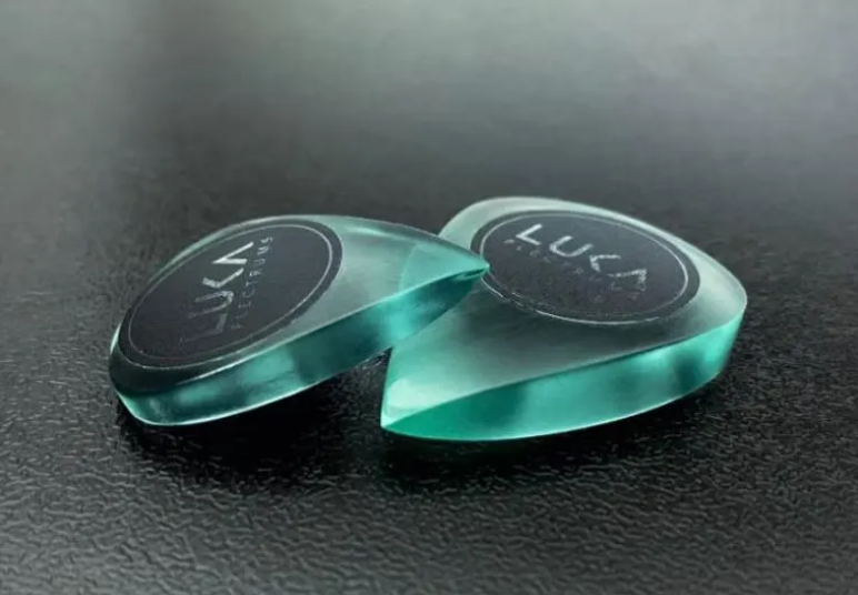 Kirinite Teardrop Guitar Pick – Transparent Acrylic Plectrum