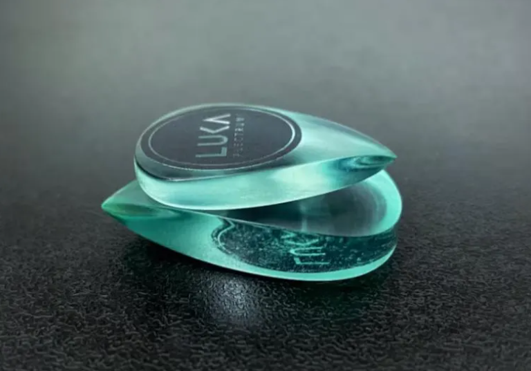 Kirinite Teardrop Guitar Pick – Transparent Acrylic Plectrum
