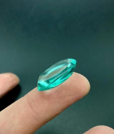 Ergonomic Leaf Guitar Pick – Transparent Aquamarine Cobalt Acrylic – Heavy Plectrum