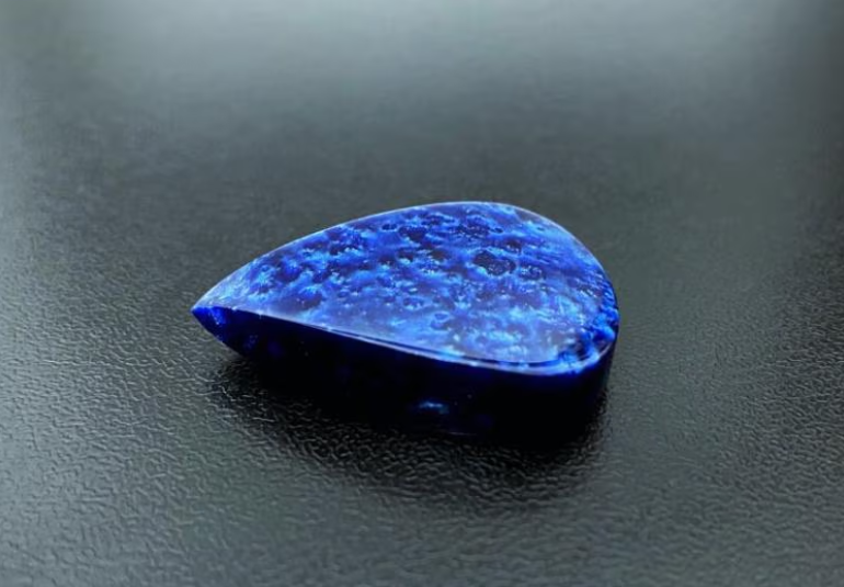 Handcrafted Kirinite Teardrop Guitar Plectrums - Custom Colorful Picks in Various Swirl Designs