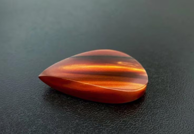 Handgefertigte Kirinite Plektren in Tropfenform – Individuelle, farbenfrohe Plektren in verschiedenen Wirbeldesigns