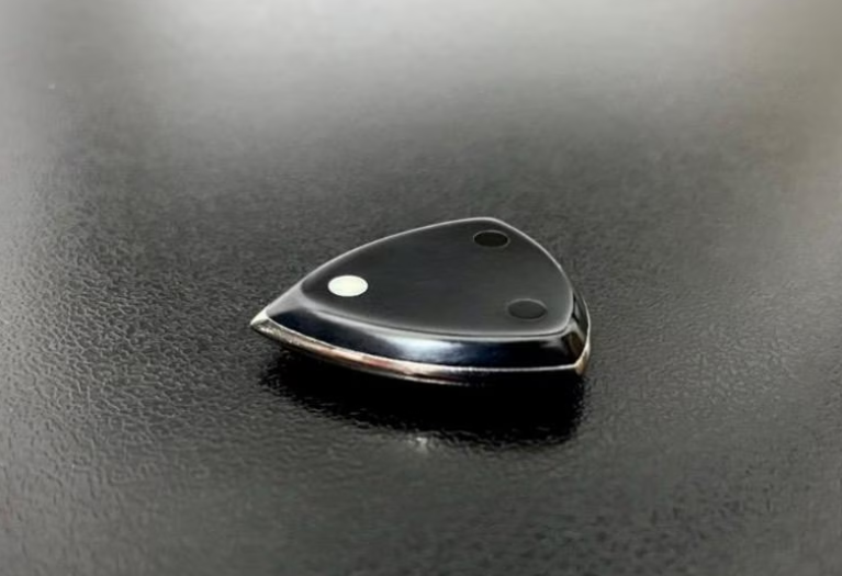 Raven Trinity - Titanium PEEK Guitar Pick – Hybrid Tone, Flow Shape, Handcrafted for Speed Picking
