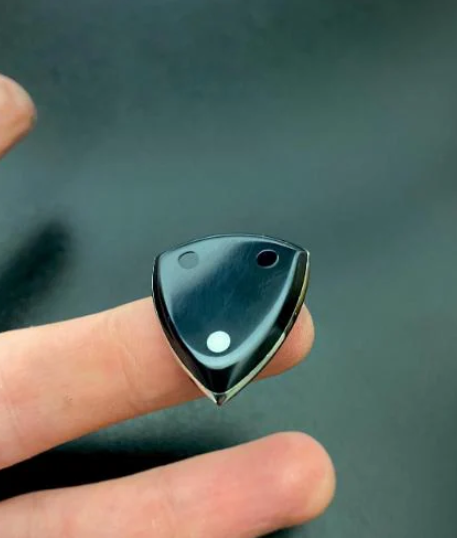 Raven Trinity - Titanium PEEK Guitar Pick – Hybrid Tone, Flow Shape, Handcrafted for Speed Picking