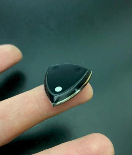 Raven Trinity - Titanium PEEK Guitar Pick – Hybrid Tone, Flow Shape, Handcrafted for Speed Picking