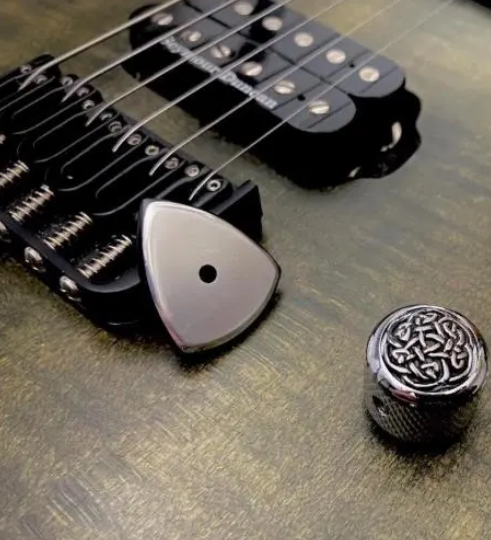 Trinity Flow Plectrum - Aluminum & High-Tech Polymer Sandwich - Reinforced Core - 3mm to 6mm