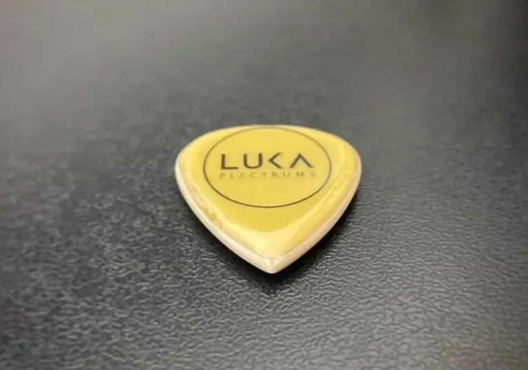 Layered Shield Plectrum – Ultem Peek Guitar Pick for Guitarists