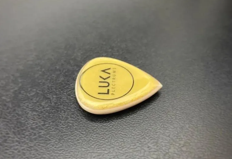 Layered Shield Plectrum – Ultem Peek Guitar Pick for Guitarists
